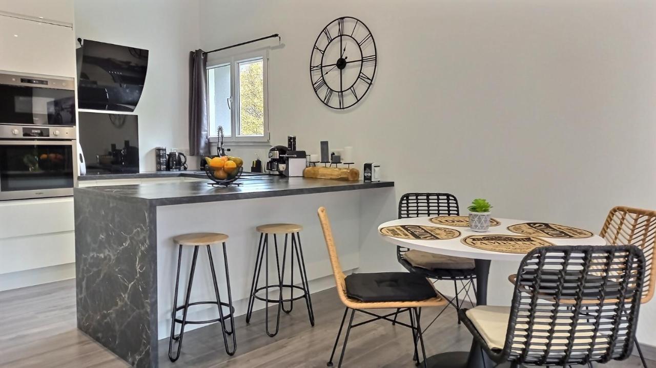 Black&White Home-By So'Serenityhome-Balcon-Parking Cluses Ngoại thất bức ảnh