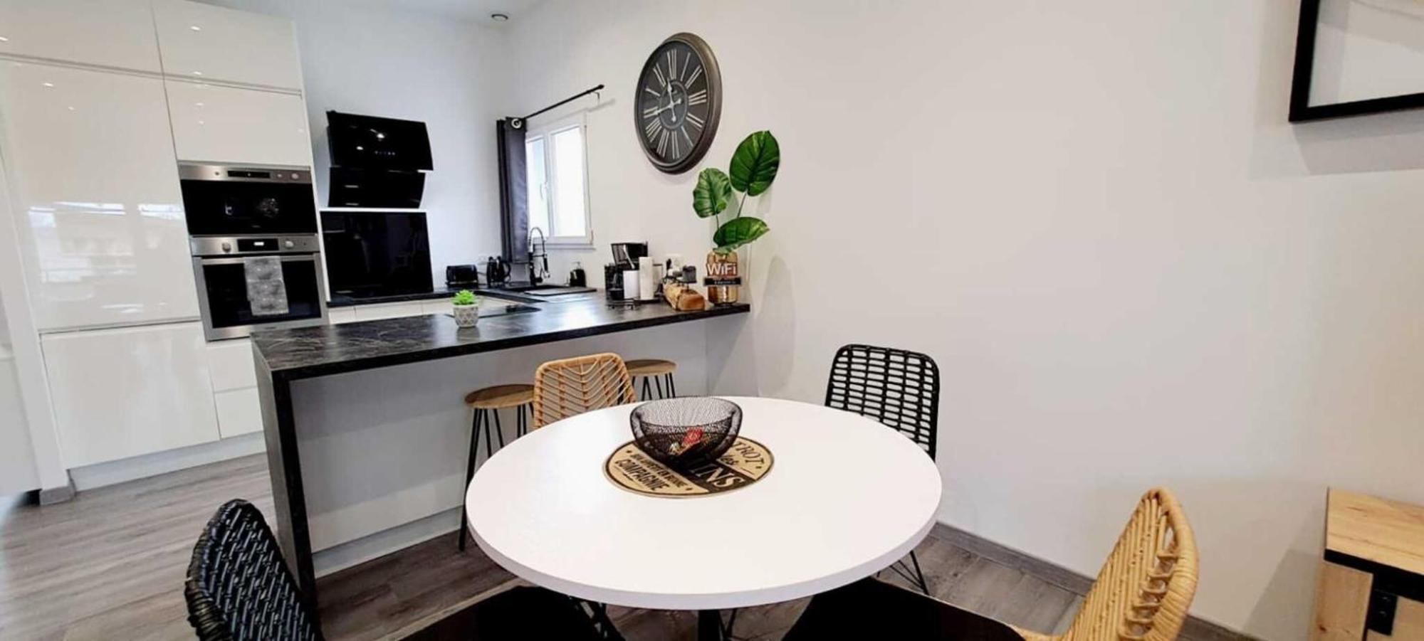 Black&White Home-By So'Serenityhome-Balcon-Parking Cluses Ngoại thất bức ảnh